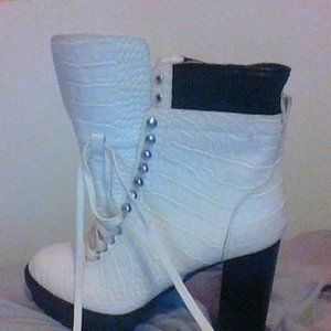 High heel shoes size 8